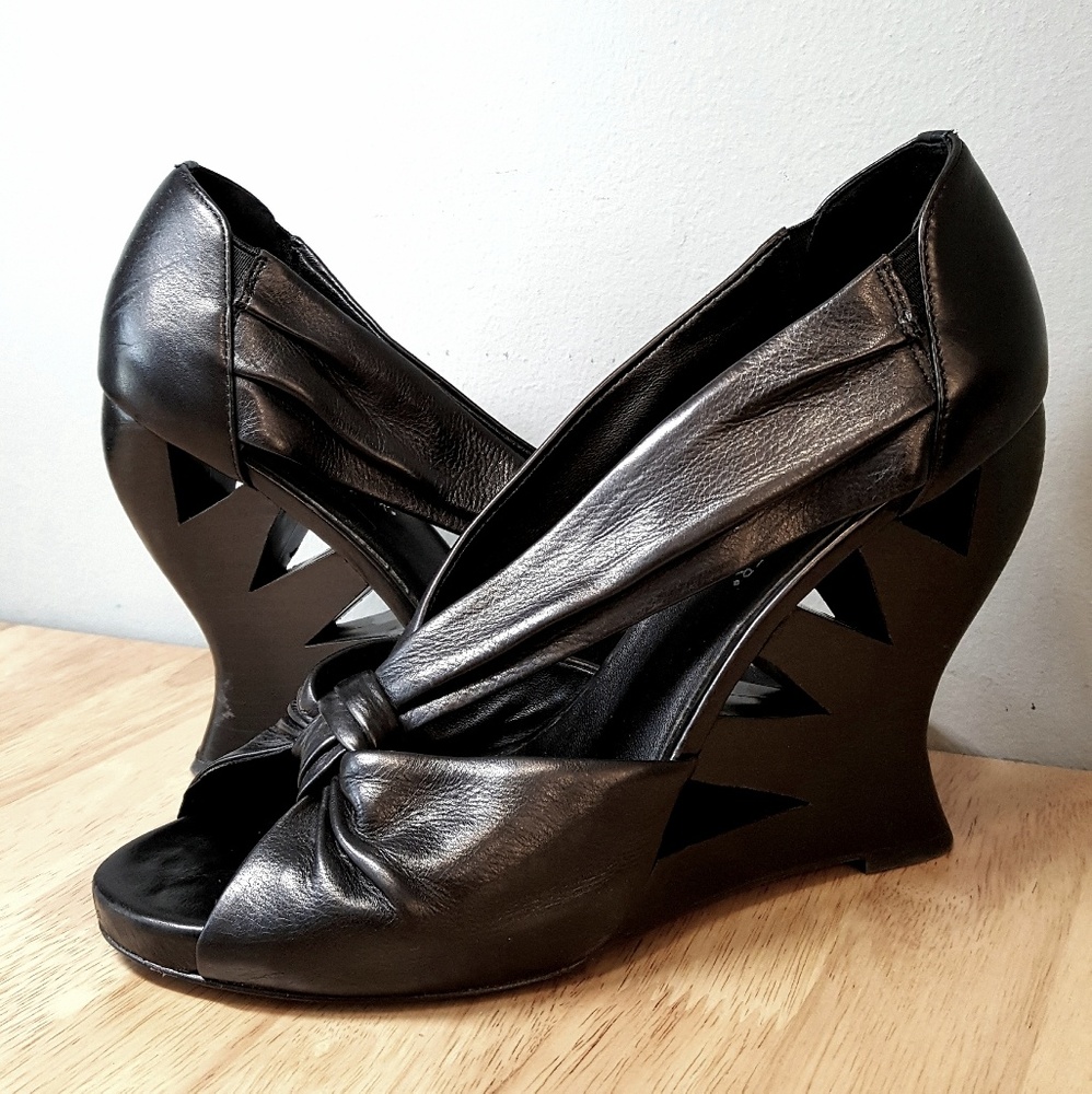 Donald Pliner Elegant Architectural Stacked Heels